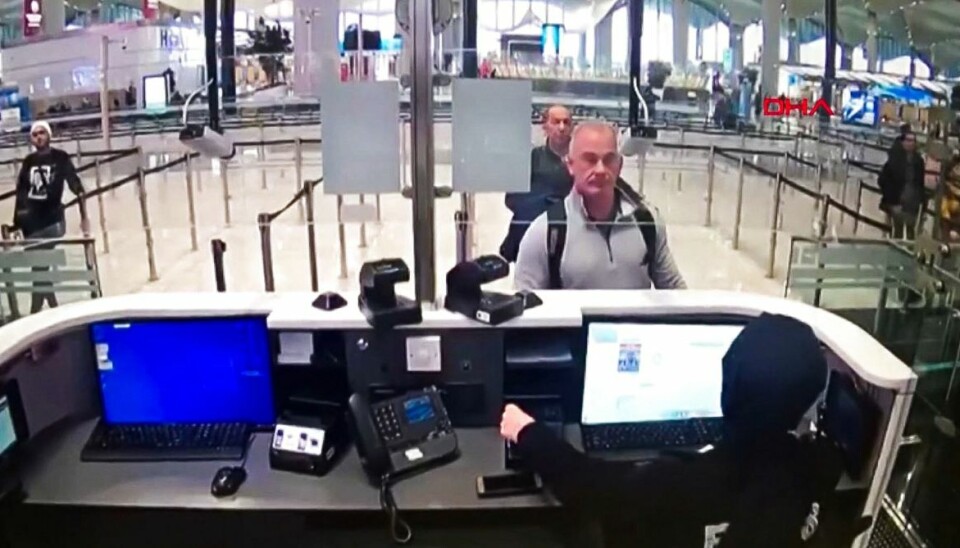 Dette foto, taget den 17. januar 2020 i lufthavnen i Istanbul, viser angiveligt Michael Taylor og en medgerningsmand i sagen ved navn George Antoine Zayek. Foto: AFP PHOTO / DHA / TURKISH POLICE/Scanpix. Dette foto, taget den 17. januar 2020 i lufthavnen i Istanbul, viser angiveligt Michael Taylor og en medgerningsmand i sagen ved navn George Antoine Zayek. Foto: AFP PHOTO / DHA / TURKISH POLICE/Scanpix.