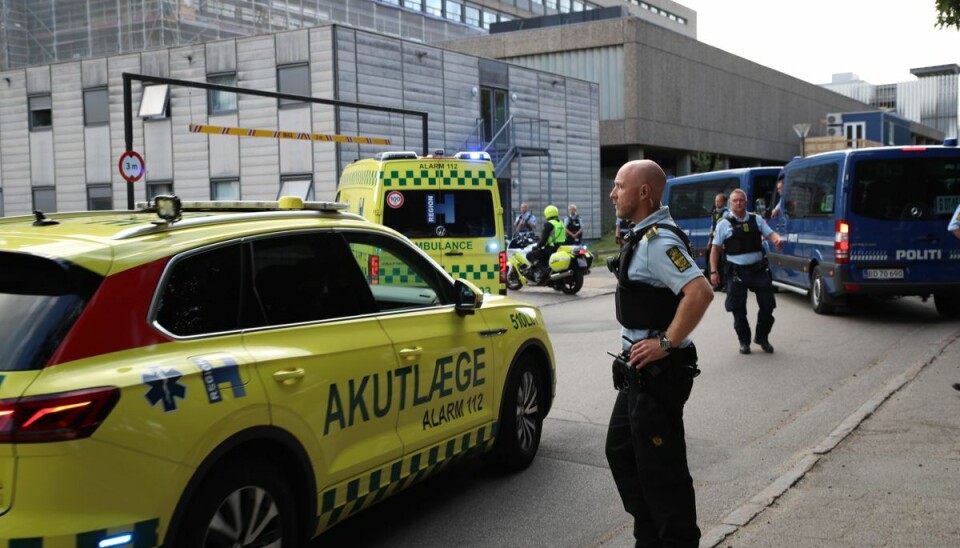 Her ankommer Eriksen til Rigshospitalet. Her ankommer Eriksen til Rigshospitalet.