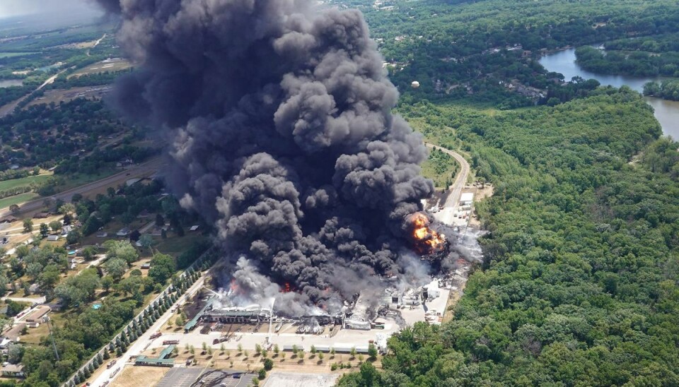 Flammer æder kemisk fabrik Myndighederne frygter en miljøkatastrofe. Foto: Scott Olson/Getty Images/AFP / Ritzau Scanpix
