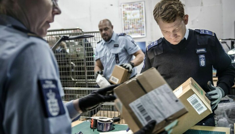Toldere i Danmark finder færre ulovlige våben end tidligere.Foto: Thomas Lekfeldt/Ritzau Scanpix