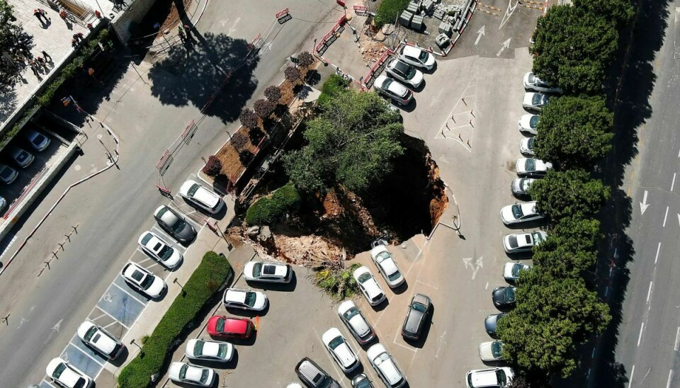 Pludselig åbnede jorden sig foran et hospital i Jerusalem