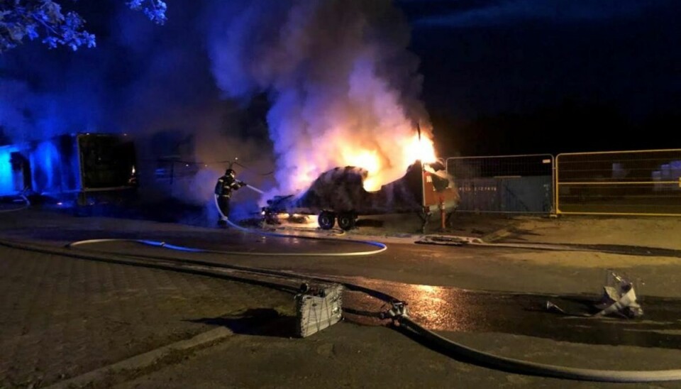 Brande i flere skurvogne natten til søndag kan være påsat. Det skal nu efterforskes. Foto: Presse-fotos.dk. Brande i flere skurvogne natten til søndag kan være påsat. Det skal nu efterforskes. Foto: Presse-fotos.dk.