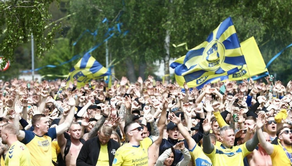 Brøndbyfans før superligakampen imellem Brøndby og FC Nordsjælland på Brøndby Stadion, mandag den 24. maj 2021. Foto: Olafur Steinar Gestsson/Ritzau Scanpix