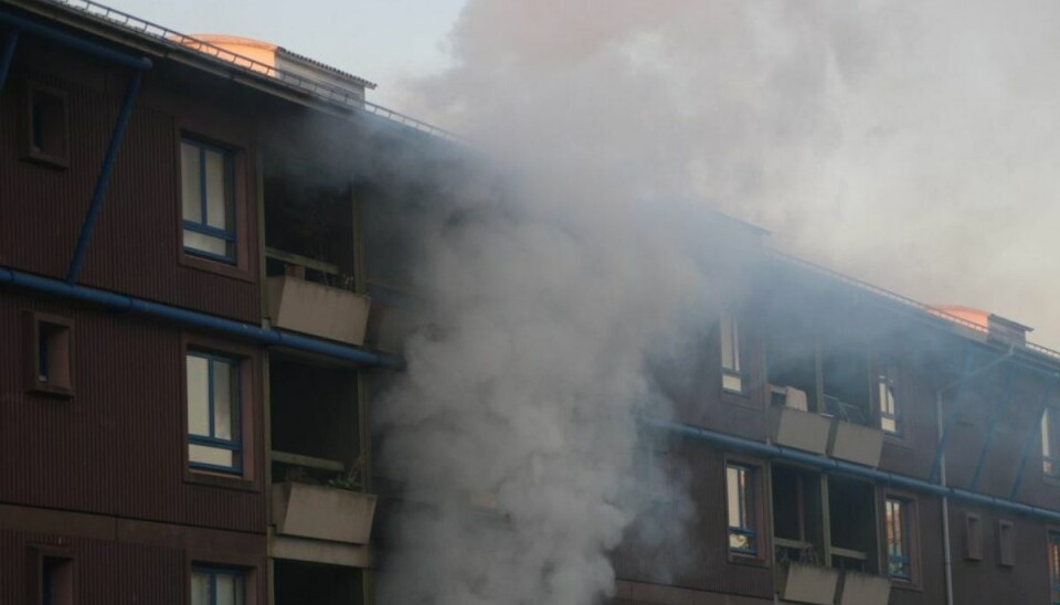 Kvinde død i voldsom brand