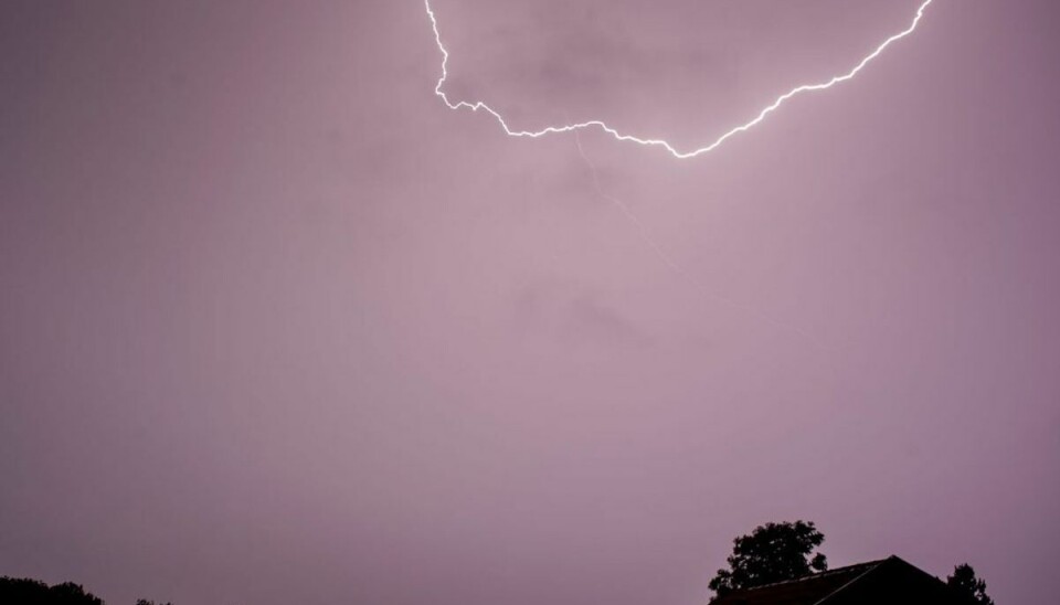 DMI om nattens lyn: Så vildt var det Man kunne spotte hele 556 lyn på himlen natten til torsdag. (Foto: Mads Claus Rasmussen/Ritzau Scanpix)