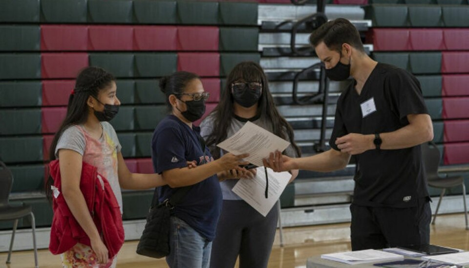 Vaccinerede borgere kan score millioner Hidtil er der blevet administreret 36 millioner vaccinedoser i Californien, hvor 53,4 procent af indbyggerne har fået mindst én dosis. Foto: Damian Dovarganes/Scanpix