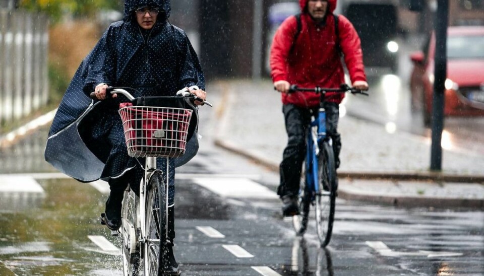 Maj 2021 har været RIGTIG våd. Faktisk var det den næstvådeste siden 1983, hvor der blev sat nedbørsrekord. (Foto: Emil Helms/Ritzau Scanpix) Maj 2021 har været RIGTIG våd. Faktisk var det den næstvådeste siden 1983, hvor der blev sat nedbørsrekord. (Foto: Emil Helms/Ritzau Scanpix)