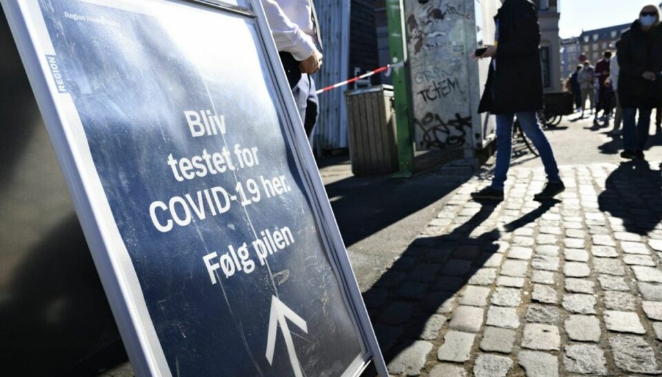 Stor stigning i smittetal Den seneste tid har danskerne fået foretaget flere test for coronavirus. Det kan skyldes, at en negativ test kan bruges som adgangsbillet til eksempelvis restaurant- eller cafébesøg. – Foto: Philip Davali/Ritzau Scanpix