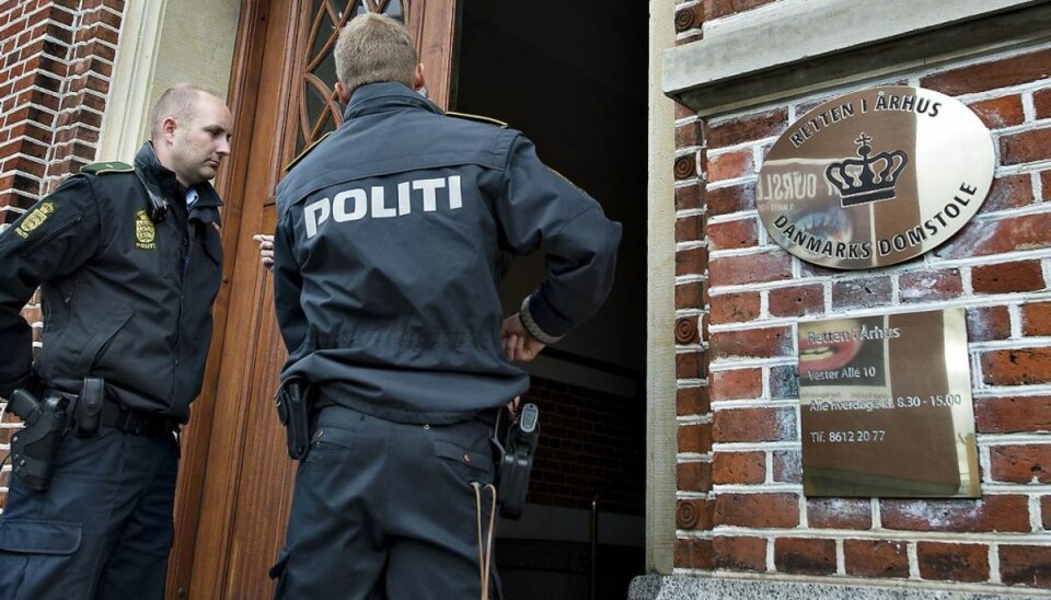 Kvinde sigtet: Angreb betjent med kniv Arkivfoto: Henning Bagger
