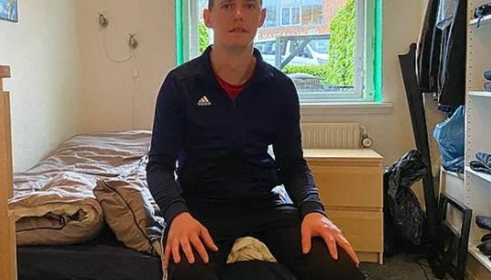 Lars Møller har boet i bofællesskabet Skrænten i seks år. Han betaler selv husleje for at bo i lejligheden, s0m er en del af bofællesskabet med fællesarealer og bostøtte. Foto: TV2 Østjylland Lars Møller har boet i bofællesskabet Skrænten i seks år. Han betaler selv husleje for at bo i lejligheden, s0m er en del af bofællesskabet med fællesarealer og bostøtte. Foto: TV2 Østjylland