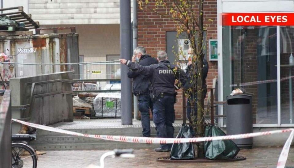 To personer er anholdt efter knivstikkeri i Odense. En 50-årig mand er indlagt. Foto: Local Eyes To personer er anholdt efter knivstikkeri i Odense. En 50-årig mand er indlagt. Foto: Local Eyes