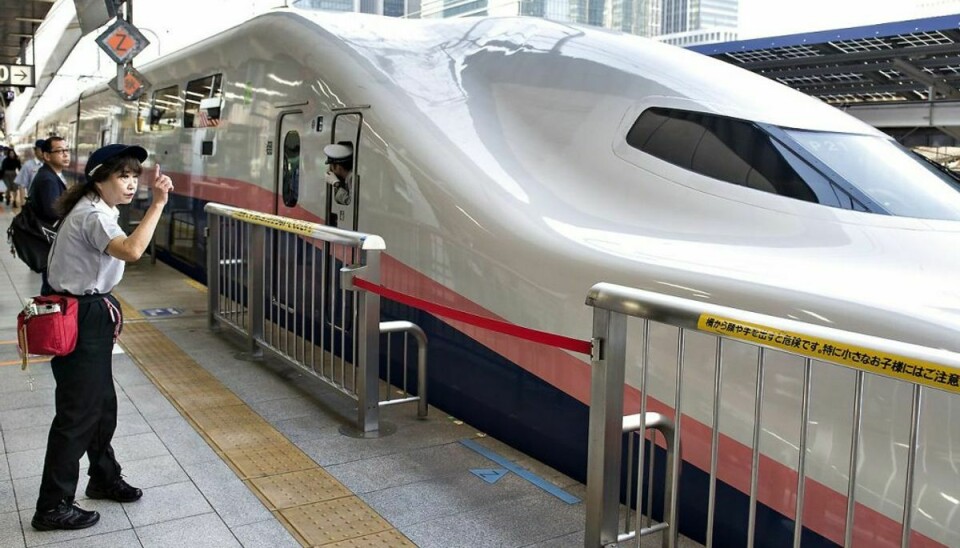 Det japanske højhastighedstog Shinkansen, er kendt for at køre hurtigt og være meget præcist. Foto: Henning Bagger/Scanpix