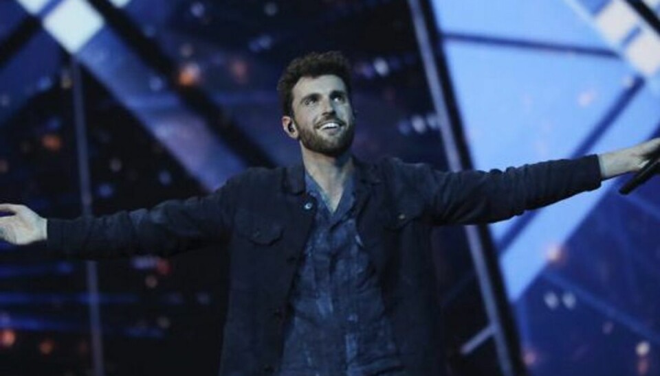 Corona-chok: Trækker sig I 2019 var der smil og ingen coronavirus. Nu er Duncan Laurence sendt i isolation. Foto: Ilia Yefimovich/Scanpix