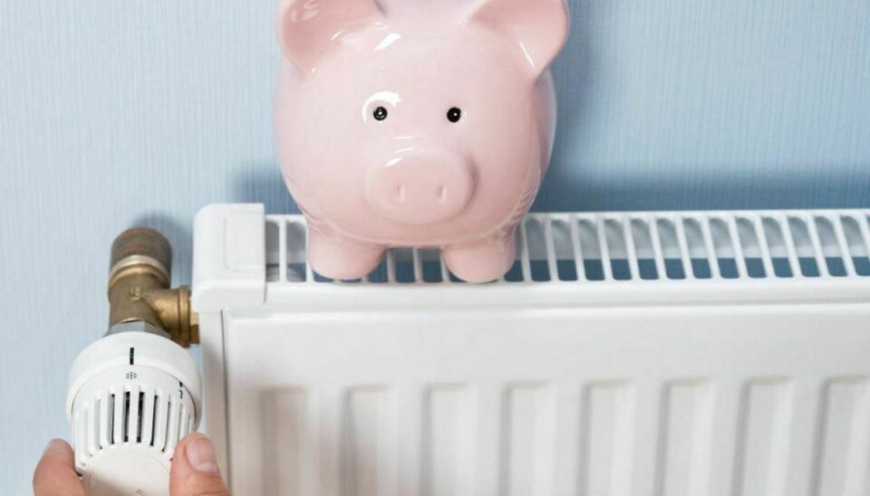 Hvis du gerne vil spare penge på varmen uden at bruge termostaten, så findes der en række ting, du kan gøre. KLIK VIDERE OG SE HVAD. Foto: Scanpix