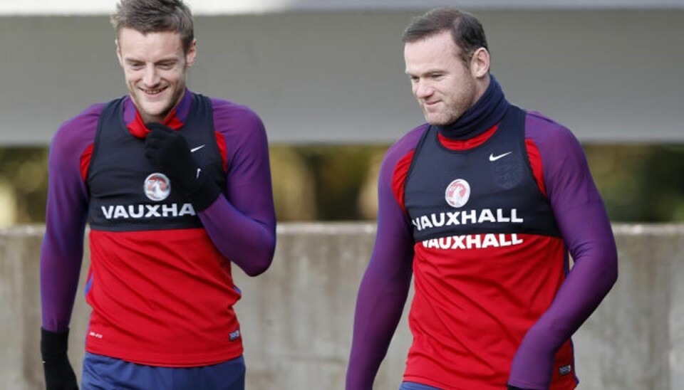 Sportsstjerners koner i totterne på hinanden Jamie Vardy (til venstre) og Wayne Rooney (til højre) har spillet sammen på Englands landshold. Nu er deres koner, Rebekah og Coleen, røget i totterne på hinanden. (Arkivfoto). Foto: Carl Recine/Reuters