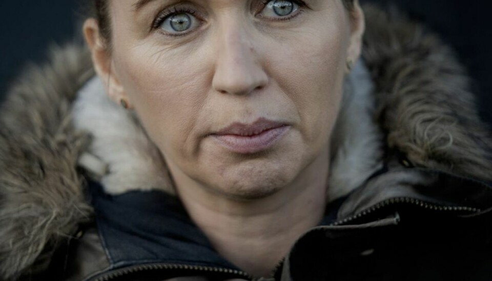 Det sagde grådkvalt statsminister Mette Frederiksen var berørt af samtalen med og besøget hos minkavler Hindbro. Foto: Mads Nissen/Ritzau Scanpix
