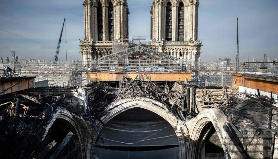 Tirsdag nåede man en milepæl i restaureringen af Notre Dame. KLIK VIDERE OG SE FLERE BILLEDER. Foto: Martin BUREAU / AFP Tirsdag nåede man en milepæl i restaureringen af Notre Dame. KLIK VIDERE OG SE FLERE BILLEDER. Foto: Martin BUREAU / AFP