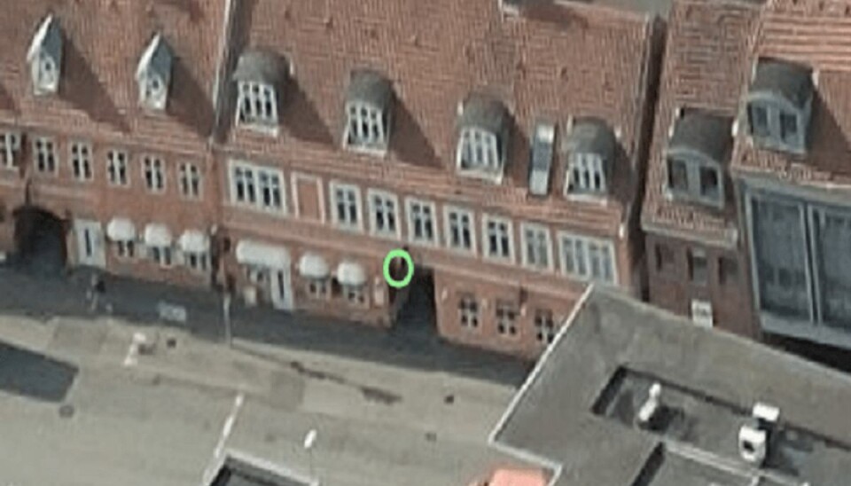 Ung mand faldt 10 meter ned fra tag: Nu er der nyt om hans tilstand