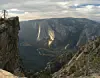 Smukt er det. Og dødsens farligt. Et par er netop styrtet i døden fra Taft Point i Yosemite Park i Californien. Foto: Dave from San Jose/Wikimedia.