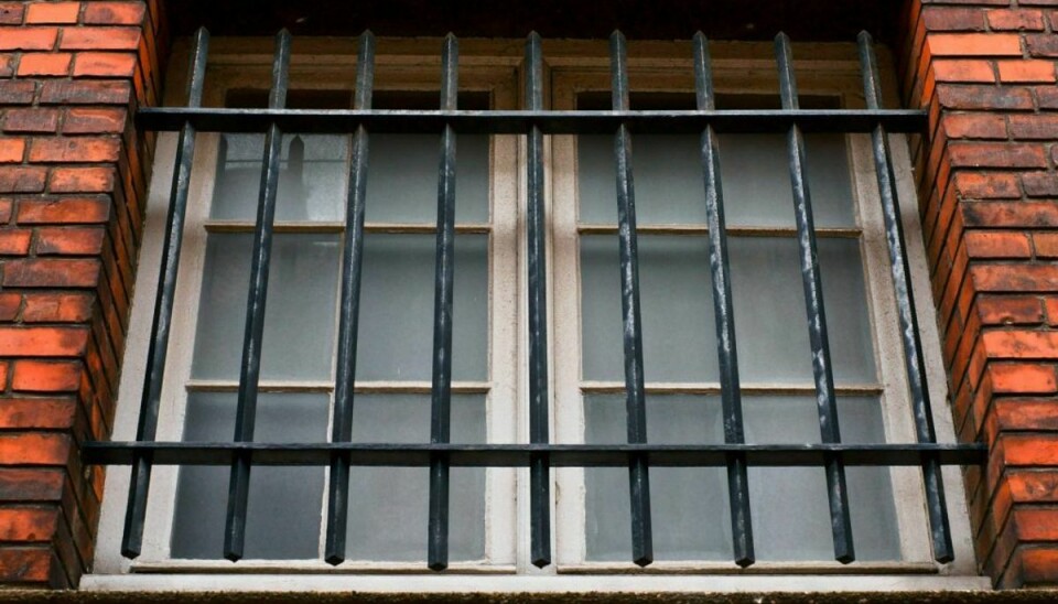 En 34-årig kvinde skal i fængsel. Hun erkender at have medvirket til smugling. Foto: Colourbox.