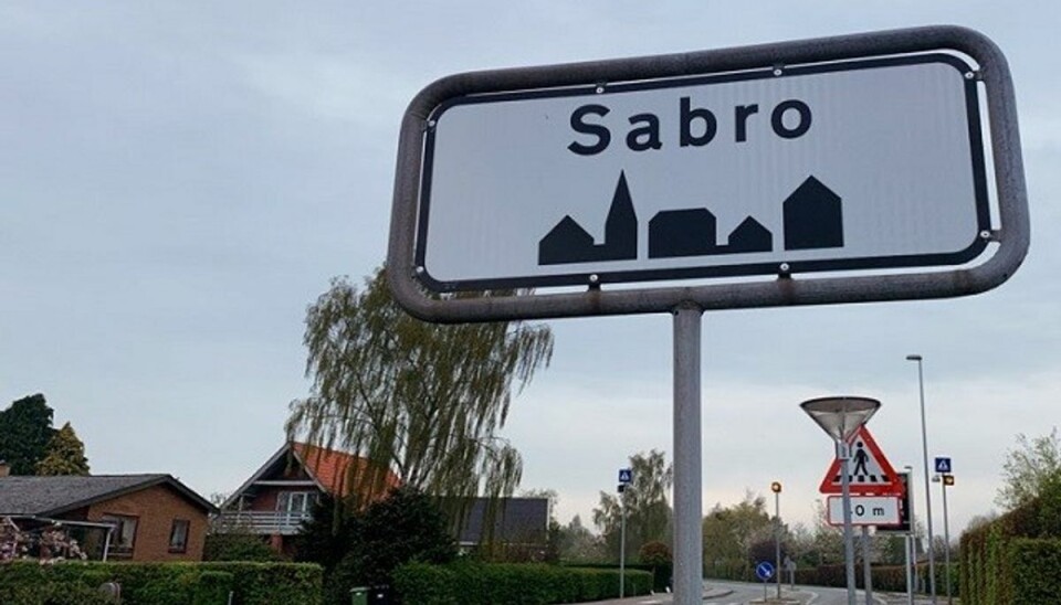 Sabro ligger nordvest for Aarhus. Der bor cirka 3.000 indbyggere. Foto: Rosengren/Newsbreak.dk. Sabro ligger nordvest for Aarhus. Der bor cirka 3.000 indbyggere. Foto: Rosengren/Newsbreak.dk.