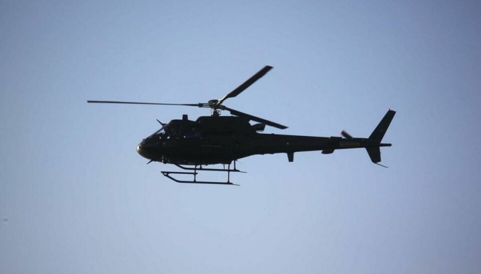 To dykkere forsvundet: Helikopter sendt i luften