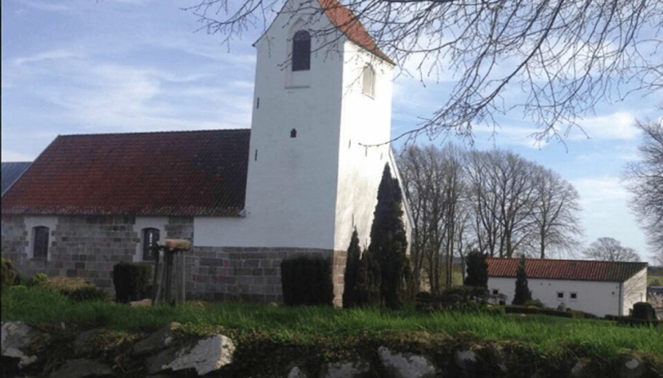 Kirke ribbet for uerstattelige effekter