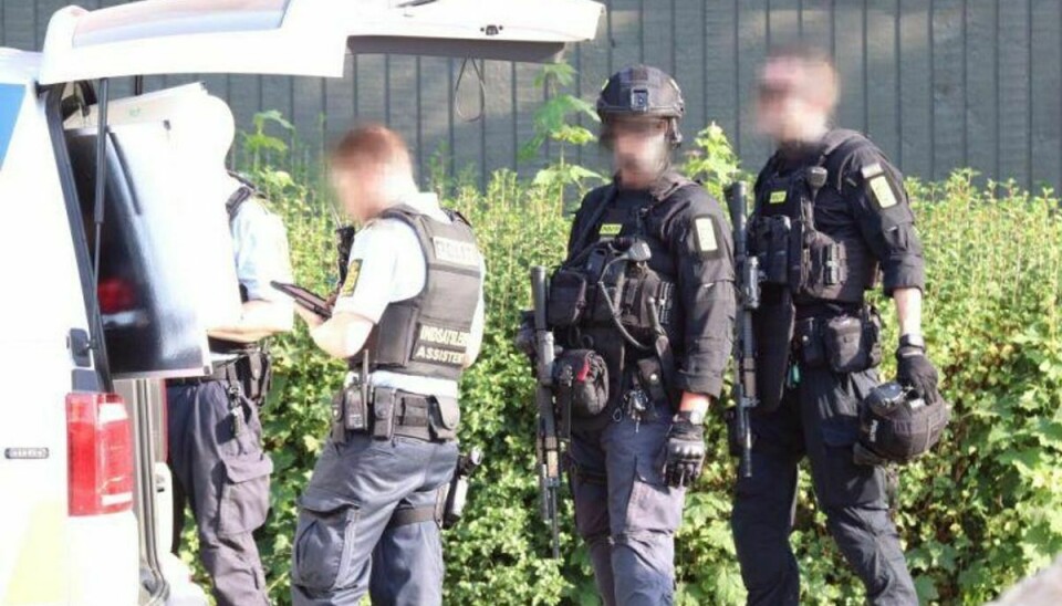Politiet på gerningsstedet, hvor to mænd blev dræbt af skud. Foto: Presse-fotos.dk.