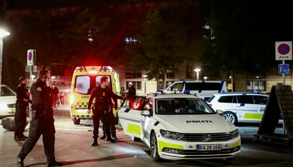 Københavns Politi fandt tirsdag morgen en økse i en parkeret bil ved Kødbyen. Klik videre for flere billeder. Foto: Presse-fotos.dk