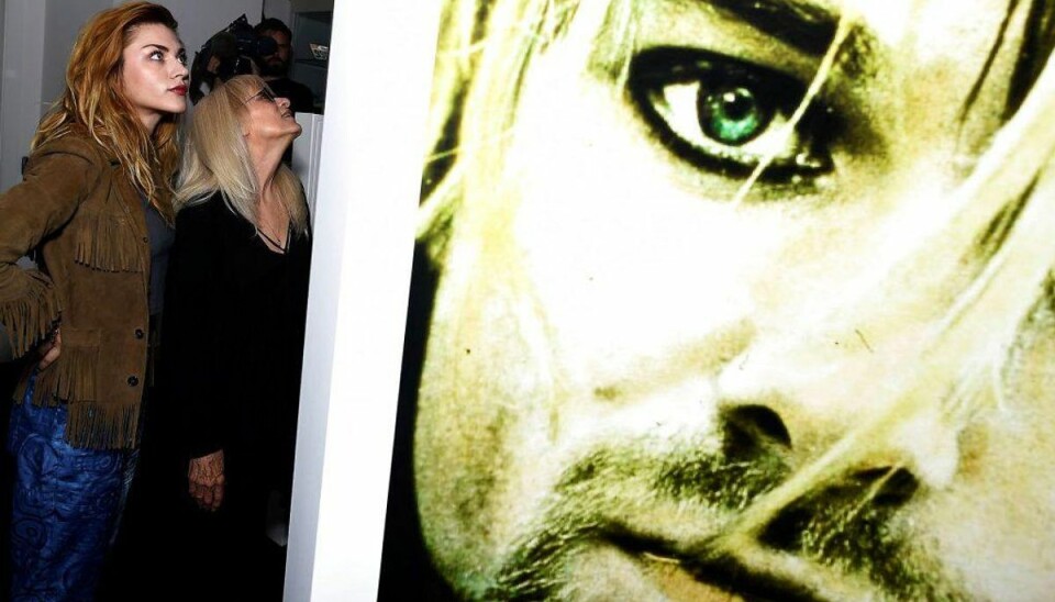 Kurt Cobains datter Frances Bean Cobain ses her ved udstillingen “Growing up Kurt”. KLIK for flere billeder. Foto: Clodagh Kilcoyne/Scanpix. Kurt Cobains datter Frances Bean Cobain ses her ved udstillingen “Growing up Kurt”. KLIK for flere billeder. Foto: Clodagh Kilcoyne/Scanpix.