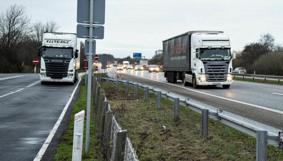 En omstridt regel for lastbiler kan ende med at kaste en retssag af sig for Danmark. KLIK VIDERE OG SE DET OMSTRIDTE TRAFIKSKILT, SAGEN DREJER SIG OM. (Arkivfoto) Foto: Henning Bagger/Scanpix