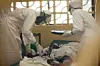 Det er slut med at give hånd, efter at Sierra Leone er blevet ramt af virussen ebola. Foto: /AP