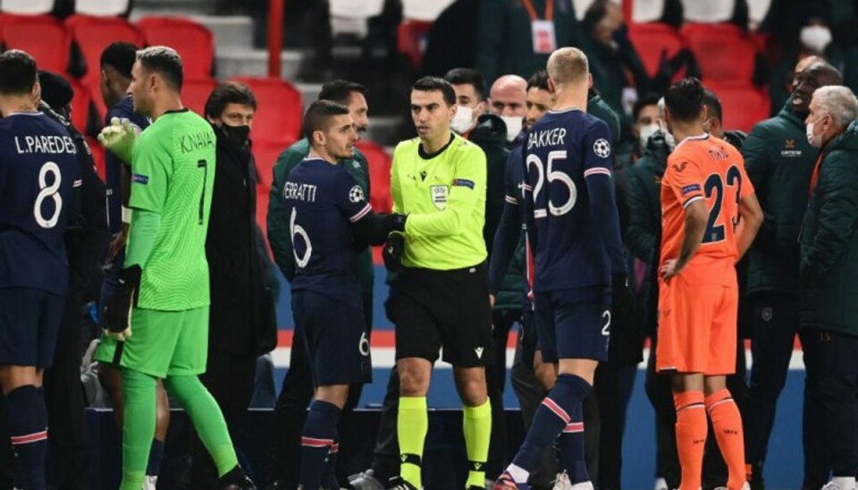 Skandalekamp spilles færdig Efter en længere diskussion med dommeren forlod både Istanbul Basaksehir og PSG banen tirsdag. – Foto: Franck Fife/Ritzau Scanpix