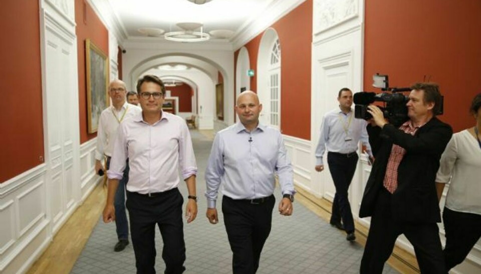 Brian Mikkelsen og Søren Pape Poulsen ankommer. De Konservative holdt torsdag gruppemøde på Christiansborg, efter Lars Barfoed er trådt tilbage som formand. Foto: JENS DRESLING/POLFOTO