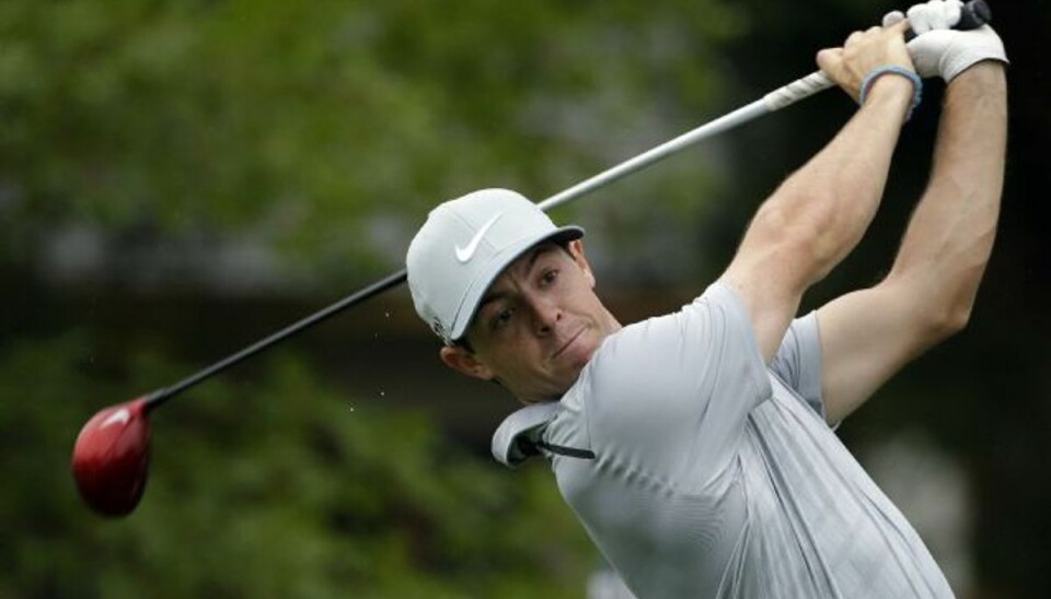 Rory McIlroy favorit til endnu en major-titel Rory McIlroy fører årets sidste golf-major med et enkelt slag inden den afgørende runde søndag. Arkivfoto. Foto: David J. Phillip/AP