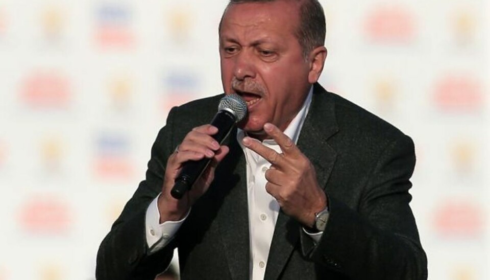 Tyrkisk nødhjælp vil stomløbe Gaza-blokade Den tyrkiske præsident, Recep Tayyip Erdogan, tilbyder, at sårede palæstinensere kan blive behandlet i Tyrkiet. Samtidig vil en tyrkisk nødhjælpsflåde sejle til Gaza. Foto: Emrah Gurel/AP