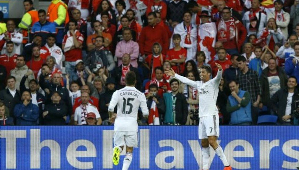 Real Madrids Cristiano Ronaldo, th, fejrer sin første scoring mod Sevilla. Foto: Kirsty Wigglesworth/AP