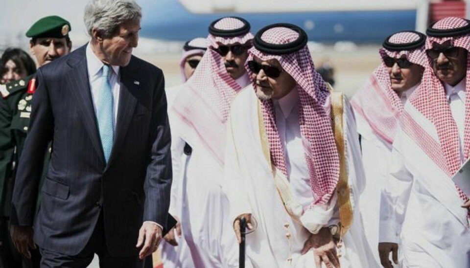 Det er udenrigsminister, prins Saud al-Faisal, der her ses sammen med hans amerikanske kollega, der kommer med den kontante udmelding. Foto: Brendan Smialowski/AP