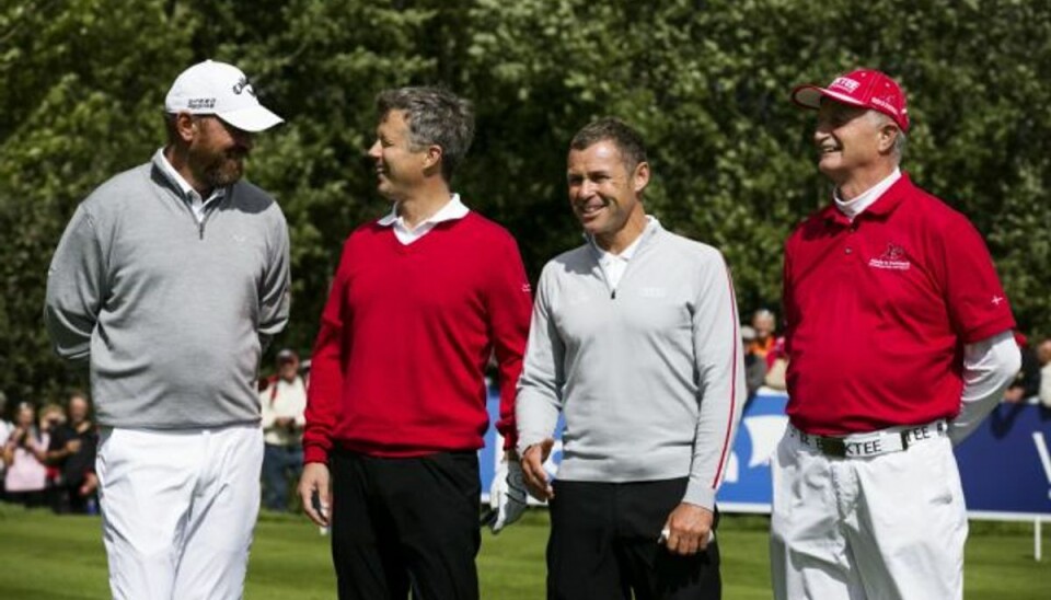 Kronprins Frederik var onsdag eftermiddag til stede ved Europa turneringen i Golf på Himmerland Golf Klub, hvor han klokken 13.00 teer ud som optakt. De tre øvrige i denne firebold var Lars Larsen, Thomas Bjørn og Tom Kristensen. Foto: GREGERS TYCHO/POLFOTO