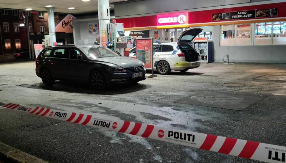 Røveri mod tankstation. KLIK FOR FLERE BILLEDER. Foto: Presse-fotos.dk