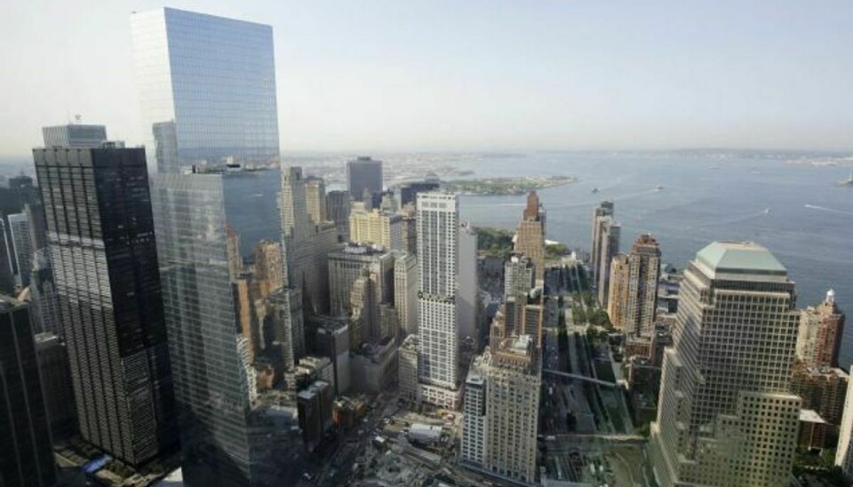 Den 22-årige dansker kan bevæge sig rundt på Manhattan, men han har fodlænke på. Foto: Mark Lennihan/AP