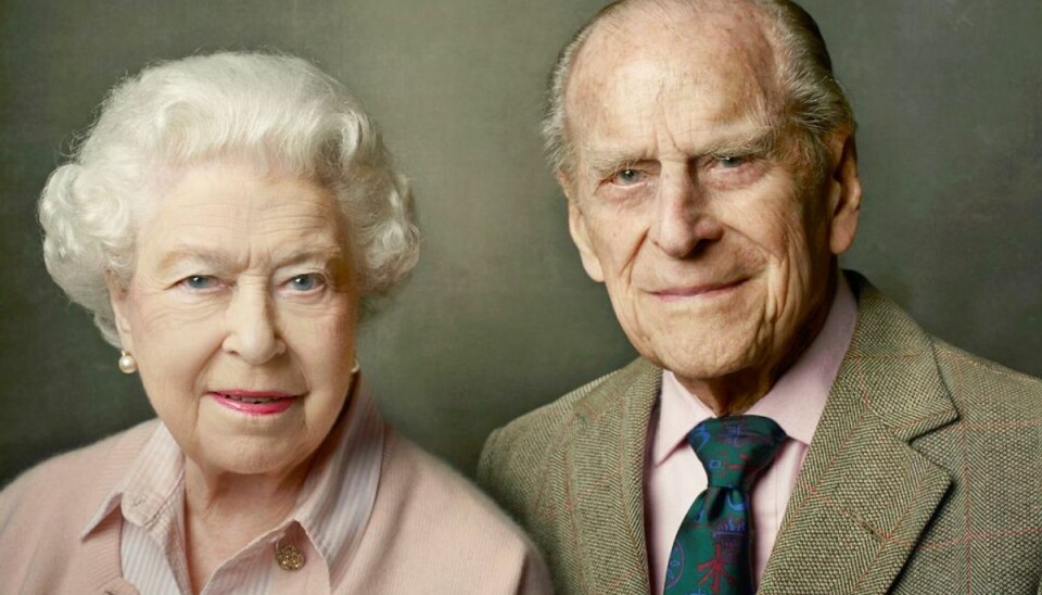 Dronning Elizabeth er nu igen gået i corona-isolation på Windsor Castle efter at have tilbragt sensommeren og det tidlige efterår på først Balmoral og siden Sandringham. Klik videre i galleriet for flere billeder. Foto: Scanpix/Annie Leibovitz/Handout via Reuters Dronning Elizabeth er nu igen gået i corona-isolation på Windsor Castle efter at have tilbragt sensommeren og det tidlige efterår på først Balmoral og siden Sandringham. Klik videre i galleriet for flere billeder. Foto: Scanpix/Annie Leibovitz/Handout via Reuters