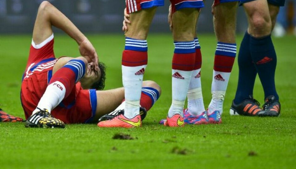 Javi Martinez blev skadet i onsdagens kamp mod Dortmund. Det sikrer spilletid til danske Pierre-Emile Højbjerg Foto: Sascha Schuermann/AP