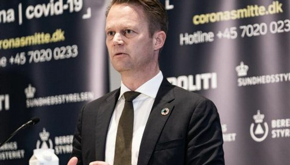 Går i isolation Udenrigsminister Jeppe Kofod (S) går i selvisolation, efter at et af hans nære familiemedlemmer er bekræftet smittet med coronavirus. Hverken ministeren eller hans familie udviser symptomer, oplyser han. (Arkivfoto). Foto: Emil Helms/Scanpix