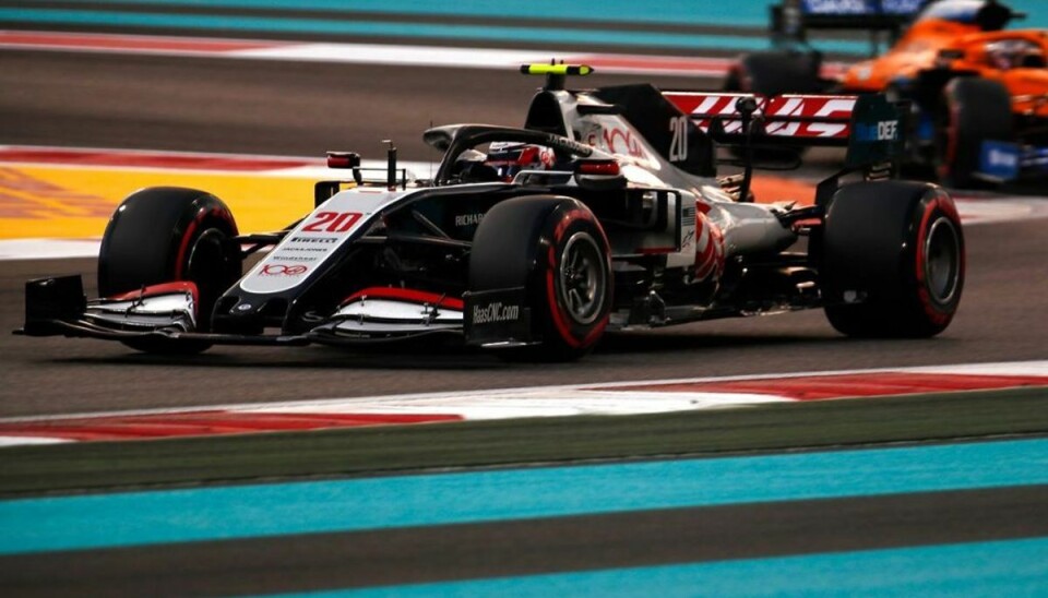 Kevin Magnussen starter som nummer 19 i søndagens grandprix i Abu Dhabi. (Photo by HAMAD I MOHAMMED / POOL / AFP)