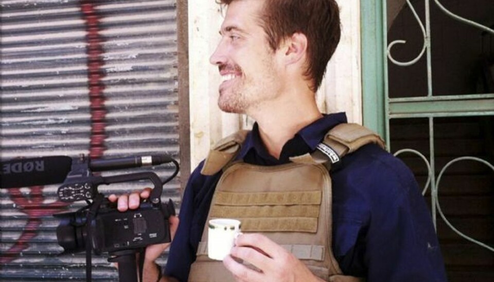 Historie om dansk IS-gidsel undersøges Den amerikanske fotojournalist James Foley blev henrettet af islamisterne fra IS. Nu skriver The Guardian, at terrorbevægelsen også holder et dansk gidsel fanget. Foto: Nicole Tung/AP