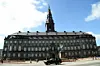 Et flertal af danskerne er imod, at politikerne på Christiansborg skal have lønforhøjelse. Foto: Colourbox/free