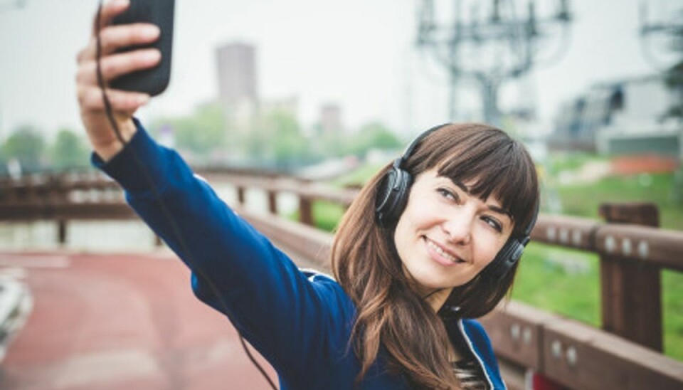 En tredjedel af danskerne er hoppet på selfiebølgen Danskerne er hoppet på selfie-bølgen.
