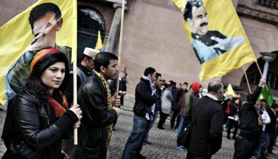 Herboende kurdere demonstrerer ved Byretten tidligere i sagen. Nu vil forsvarerne drage krigen mod Islamisk Stat ind i retssagen. Foto: SISSE DUPONT/POLFOTO