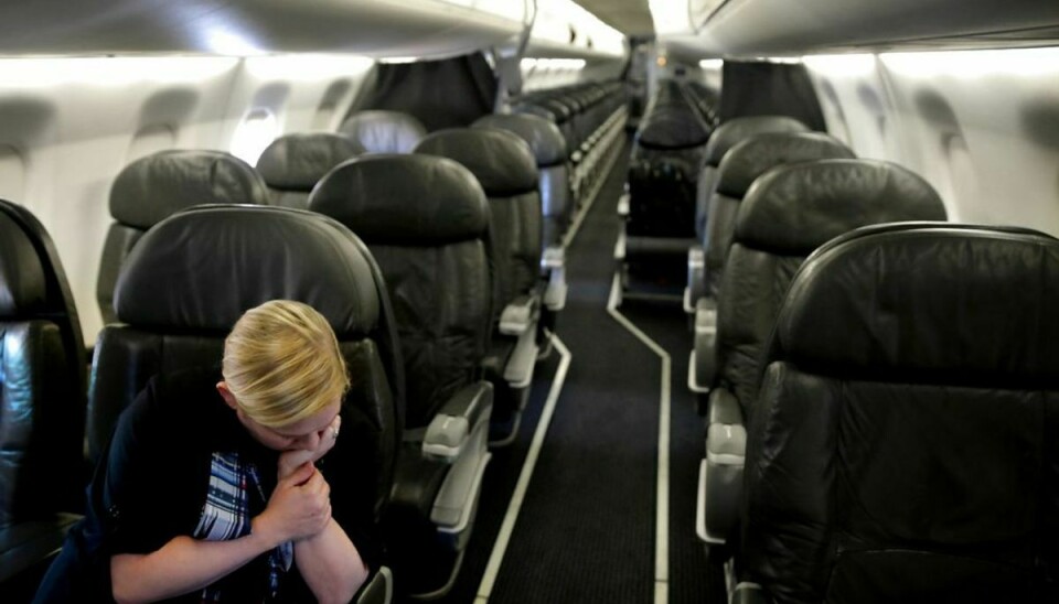 Stewardesser og stewards i Kina anbefales nu af myndighederne at gå med ble. Foto: Scanpix
